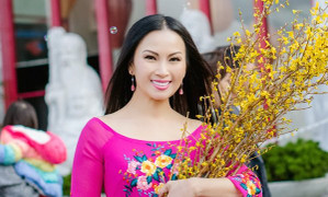 Bay từ New York sang California, ca sĩ tỷ phú Hà Phương đón Tết Kỷ Hợi ra sao?