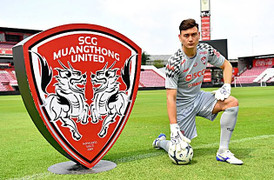 Video: Đặng Văn Lâm tập cùng đồng đội mới ở Muangthong United