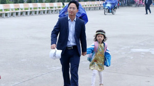 Học sinh khóc lóc, ăn vạ không chịu đến trường sau kỳ nghỉ Tết dài