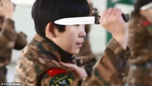 Clip: Đội nữ biệt kích ‘Chim ưng’ của Trung Quốc khoe kỹ năng chiến đấu siêu hạng