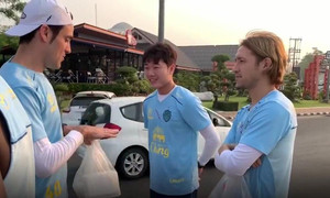 Clip: Xuân Trường tập luyện kiểu nhà binh trong màu áo mới