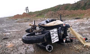 Phát hiện người đàn ông chết cạnh xe máy trên đường Nghệ An