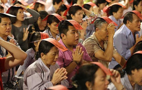 Cúng sao giải hạn đầu năm: Bỏ tiền mua sự an ủi?