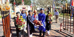 Đà Nẵng cấm cán bộ sử dụng xe công đi lễ trong giờ hành chính