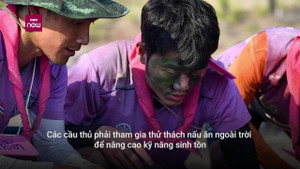 Clip: Xuân Trường trổ tài nấu canh cá cùng đồng đội