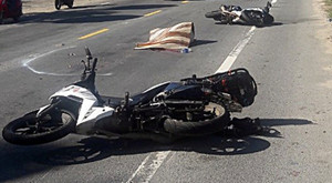 Xe đầu kéo tông 2 xe máy, du khách nước ngoài thiệt mạng