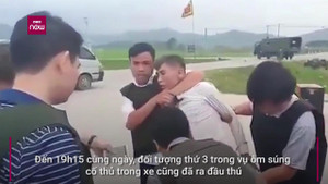 Clip: Cận cảnh khống chế 3 kẻ ôm súng cố thủ trong xe ở Hà Tĩnh