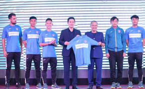 Ông bầu Phạm Văn Tam tài trợ 20 tỷ đồng, Than Quảng Ninh quyết vào Top 3 V-League