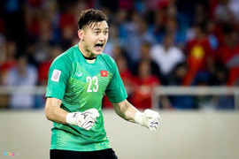 Đặng Văn Lâm nổi bật trong buổi tập ở CLB Muangthong United