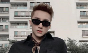 Sơn Tùng M-TP gây sốt khi khoe tóc mới, tạo dáng cực ngầu bên xe tiền tỷ