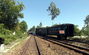 Tàu hàng trật bánh ở Nghệ An, đường sắt Bắc - Nam bị gián đoạn