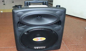 Bị nhắc nhở khi hát karaoke, nhóm thanh niên tấn công công an