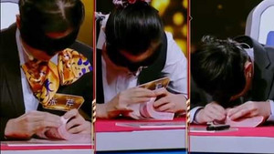 Video: Nhân viên thu ngân Trung Quốc bịt mắt thi… đếm tiền