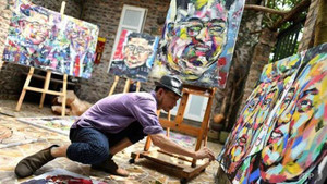 Video: Họa sĩ Hà Nội vẽ tranh Tổng thống Donald Trump và Chủ tịch Kim Jong-un trước thềm thượng đỉnh Mỹ - Triều