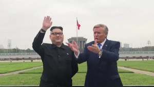 Video: Bản sao Kim Jong-un và Trump thích thú tham quan Hà Nội
