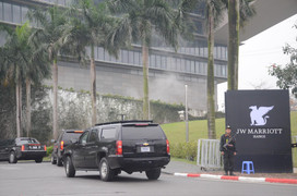 Dàn xe 'quái thú' của Tổng thống Donald Trump đổ bộ khách sạn Marriott