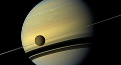 Nhà khoa học NASA: Có thể tồn tại một 'sự sống điên rồ' trên vệ tinh lớn nhất của Sao Thổ