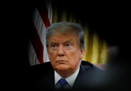 Ngay trước khi hạn chót đình chiến thương mại kết thúc, ông Trump ra quyết định bất ngờ