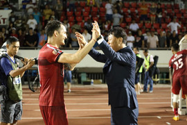 Bạn thân HLV Park Hang Seo ra mắt nhọc nhằn ở V-League 2019