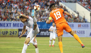 Quế Ngọc Hải nhận thẻ đỏ oan uổng ngày ra mắt Viettel?