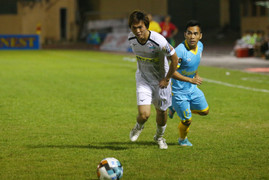 Video Tuấn Anh xoay compa điệu nghệ trong ngày tái xuất V-League