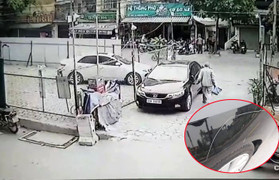 Đi đổ rác, cụ ông tiện tay cào xước ô tô Kia Cerato giữa ban ngày ở Hà Nội