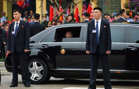 Mercedes S600 Pullman Guard - 'Lá chắn thép' của ông Kim kiên cố thế nào?