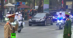 Video: Chủ tịch Kim Jong-un rời khách sạn, bắt đầu hoạt động đầu tiên ở Việt Nam
