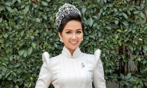 H’Hen Niê diện áo dài trắng, rạng rỡ khi quảng bá cho Lễ hội áo dài