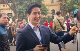 Những phóng viên nước ngoài gây bão mạng khi tác nghiệp ở Việt Nam