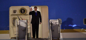 Video: Tổng thống Trump đặt chân đến Hà Nội trong đêm, chuẩn bị thượng đỉnh Mỹ - Triều lần 2