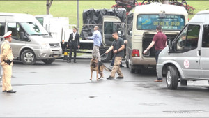 Video: Đặc vụ Mỹ, chó nghiệp vụ kiểm tra mọi ngóc ngách từng xe vào khách sạn Marriott