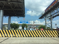 Người dân dựng lán trại, kiểm soát phương tiện xe tại Trạm BOT Ninh Lộc