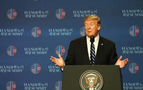 Tổng thống Trump nói gì sau khi được thông báo về bình luận của Triều Tiên trong cuộc họp báo muộn?