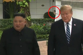 Video: Khoảnh khắc né ống kính phóng viên của em gái ông Kim jong-un