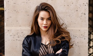 Hồ Ngọc Hà diện áo xuyên thấu táo bạo, khoe thần thái rạng rỡ trên đường phố Paris