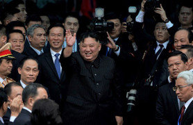 Video: Hành động đặc biệt của Chủ tịch Kim Jong-un trước khi lên tàu về nước