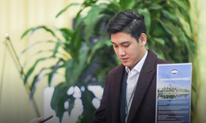 Dân mạng tìm kiếm danh tính 9X điển trai phục vụ thượng đỉnh Mỹ - Triều