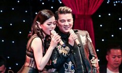Được Lệ Quyên mời lên sân khấu bất ngờ, Đàm Vĩnh Hưng xin lỗi vì trang phục không phù hợp