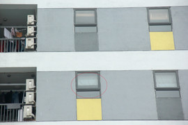 Bé trai 4 tuổi rơi từ chung cư thiệt mạng: Hàng loạt gia đình chưa lắp chấn song cửa sổ