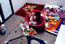 Bé trai 2 tuổi ở Hà Nội bị giúp việc đánh đập, quăng quật