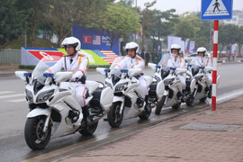 Video: Ngắm dàn mô tô ‘khủng’ từng hộ tống Donald Trump và Kim Jong-un