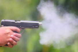 Sau va chạm giao thông, rút súng bắn đối phương giữa phố Thủ đô