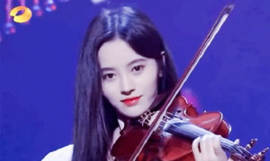 'Mỹ nữ 4.000 năm có một của Trung Quốc' bị tố gian lận trên sóng truyền hình