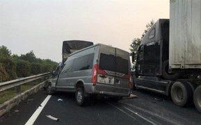 Tai nạn trên cao tốc Pháp Vân - Cầu Giẽ khiến 2 người chết: Xe Limousine mới đâm chết người chưa lâu