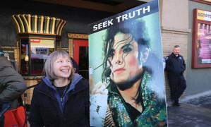 Loạt đài radio ngừng phát nhạc Micheal Jackson vì bộ phim ấu dâm