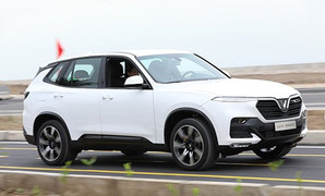 Video: Chiếc ô tô đầu tiên của VinFast chính thức lăn bánh tại Việt Nam