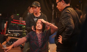 Châu Nhuận Phát bị đánh chảy máu đầu trên phim trường