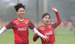 Ngắm nụ cười đáng yêu trên sân tập tuyển nữ Việt Nam ngày 8/3