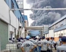 Lại cháy ở Bình Dương, hàng nghìn công nhân tháo chạy khỏi biển lửa